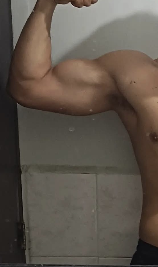 Me convertí en la perrita de mi compañero de trabajo 4.9 (57)